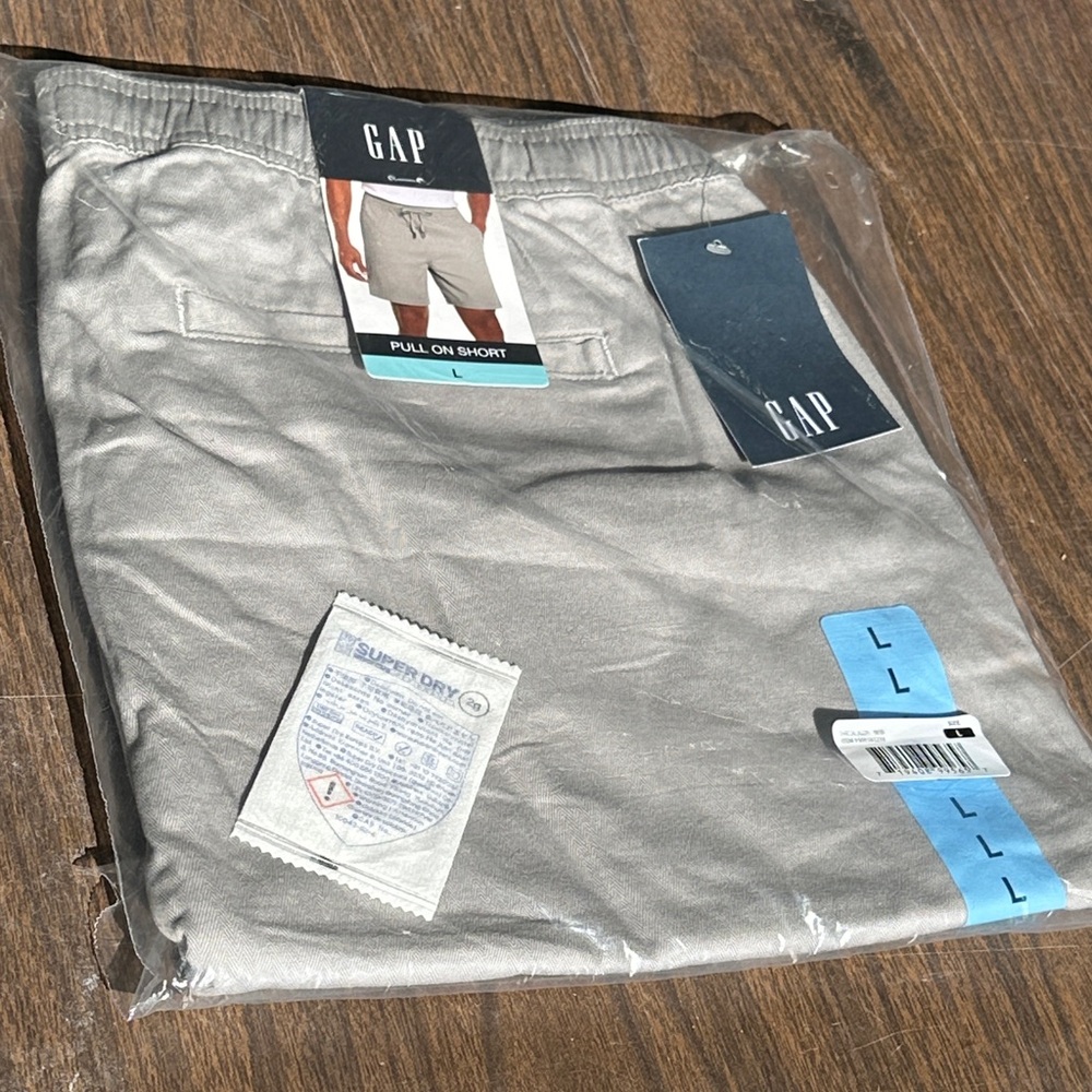 GAP Men’s Gray Pull-On Shorts